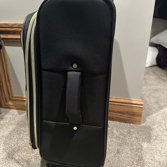 Reaction Kenneth Cole Chelsea 20” soft side Expandable 8-wheeled Carry-On - Picture 11 of 14